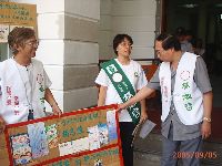 Action_022.JPG (118033 bytes)