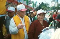 Thumb021.jpg (41213 bytes)