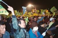 Thumb048.jpg (58068 bytes)