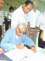 PIC_0025.JPG (59702 bytes)