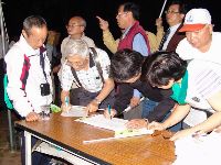 0415_015.JPG (129439 bytes)