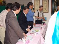 0415_018.JPG (102818 bytes)