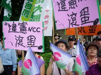 0601_018.JPG (130760 bytes)