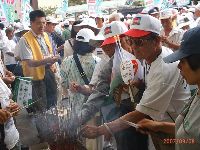 0908_0167.JPG (136789 bytes)