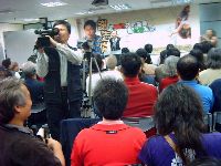 1213_008.JPG (122061 bytes)